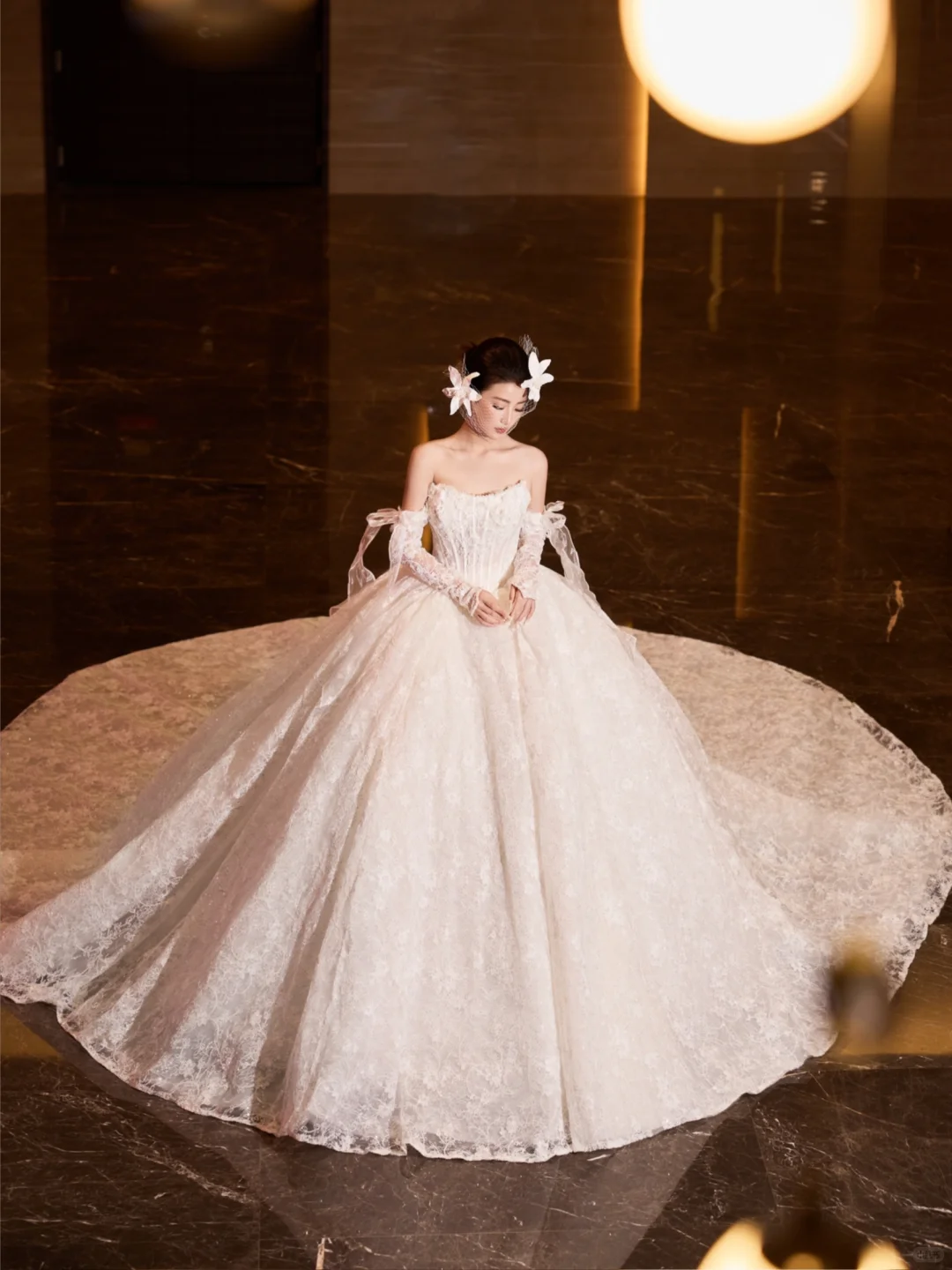 穿上了蕾丝婚纱｜怎么能拍的这么高级呢！