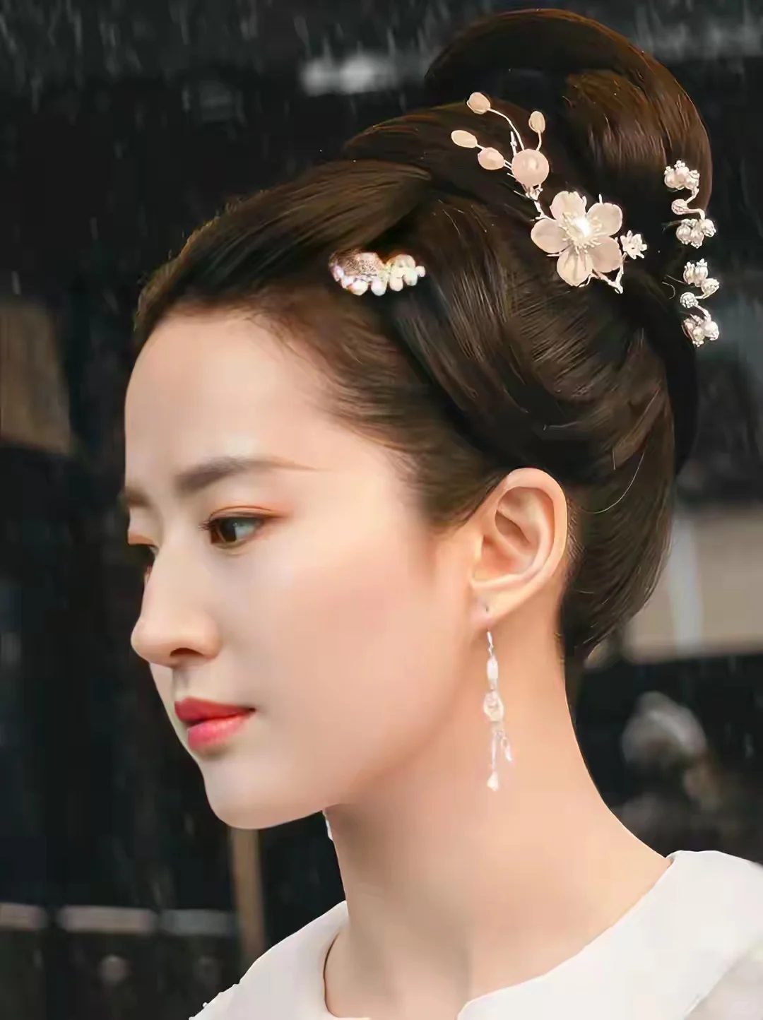 一颦一笑皆古典，刘亦菲是古装天花板吗？