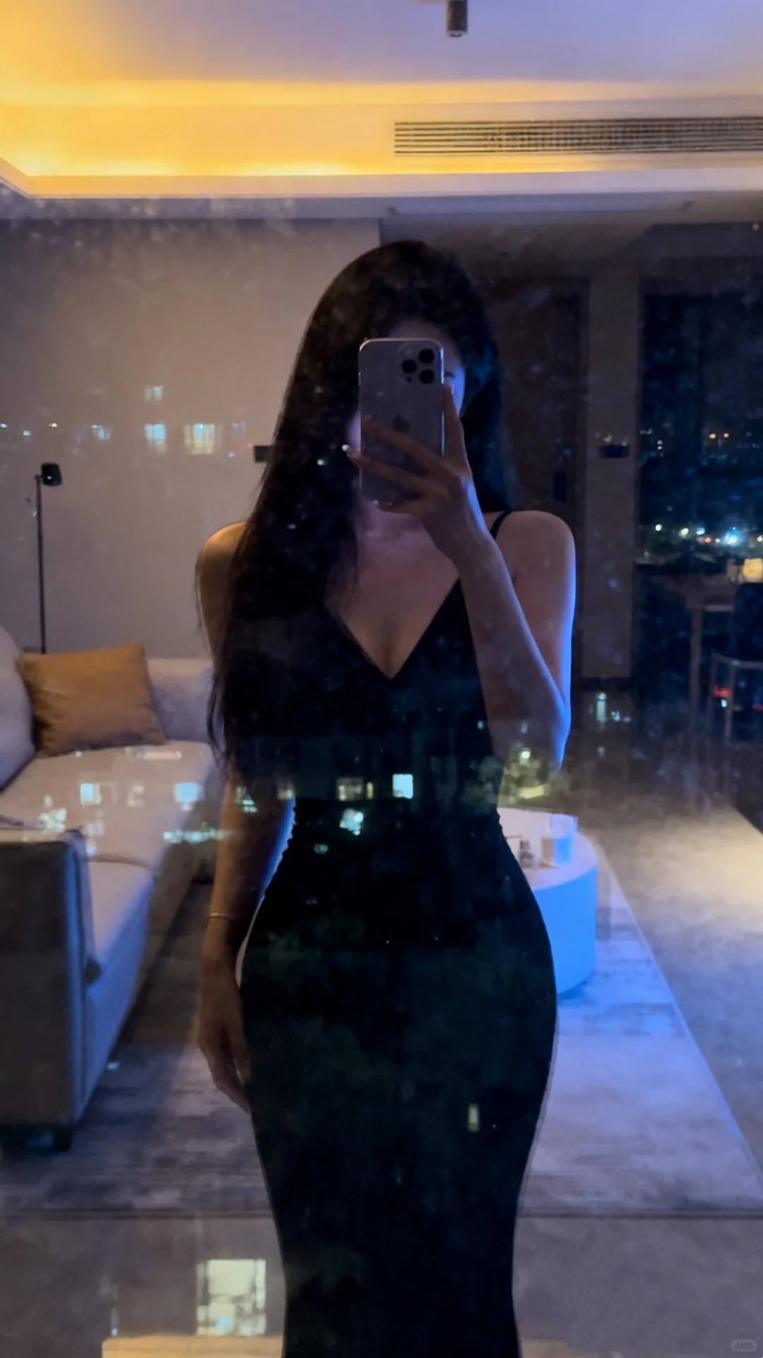 吊带+v领+包臀裙真的是王炸꒰꒪꒫꒪⌯꒱