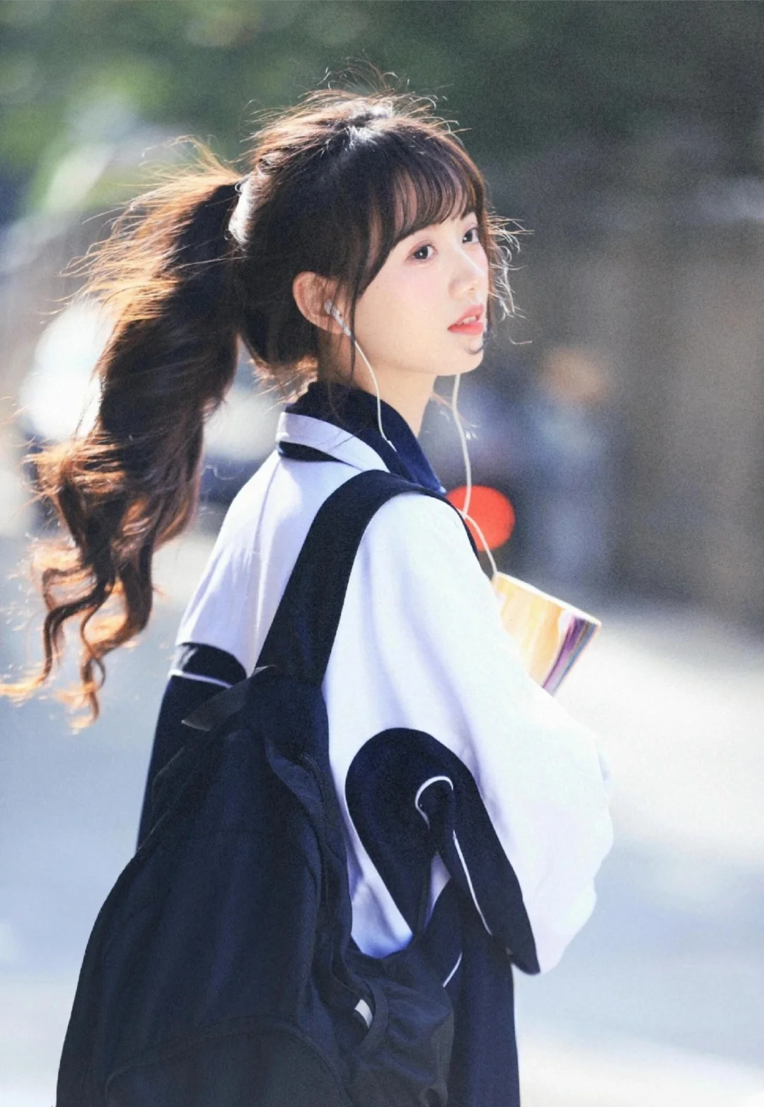 上学啦，不然要迟到啦