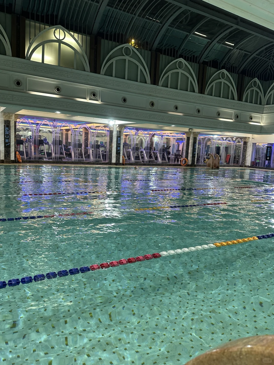 跟着女教练学游泳🏊‍♀️