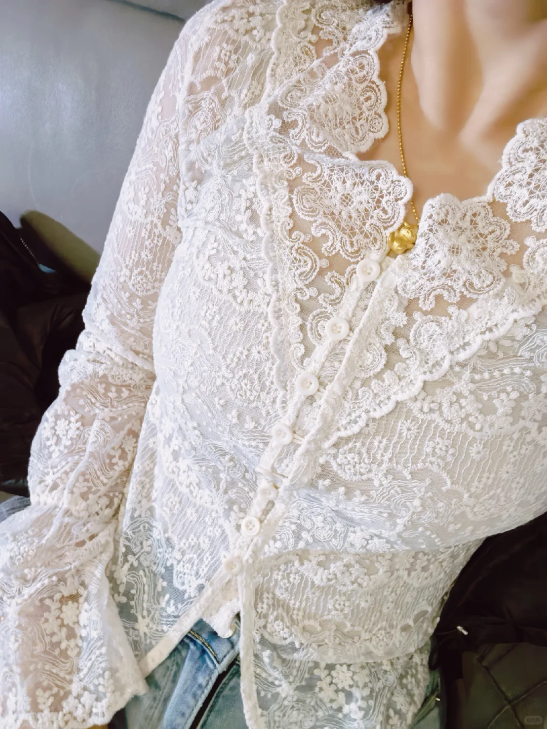 可以拿来搭几乎所有毛衣了