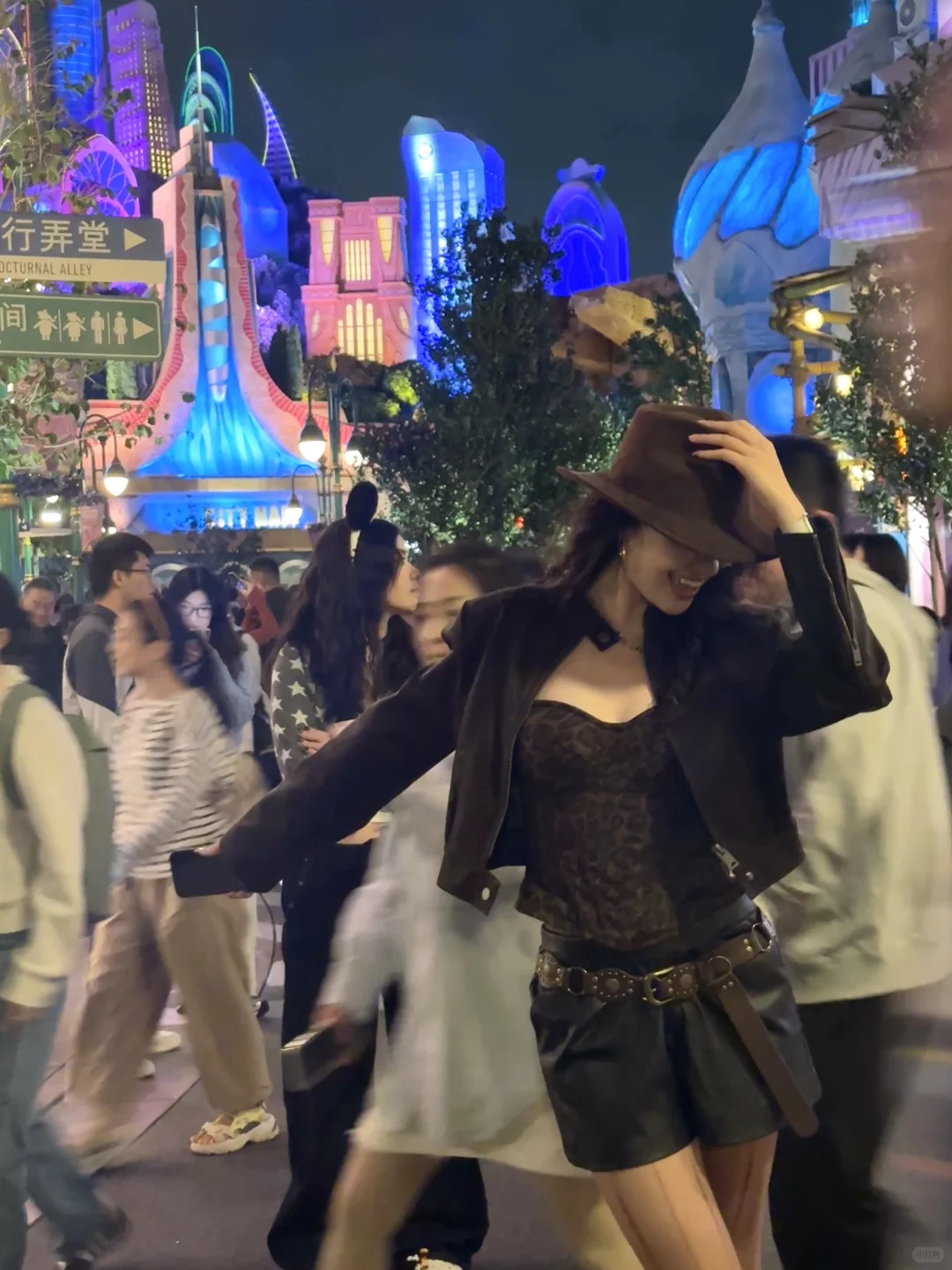 请求把这件鱼骨胸衣焊在我身上🥺