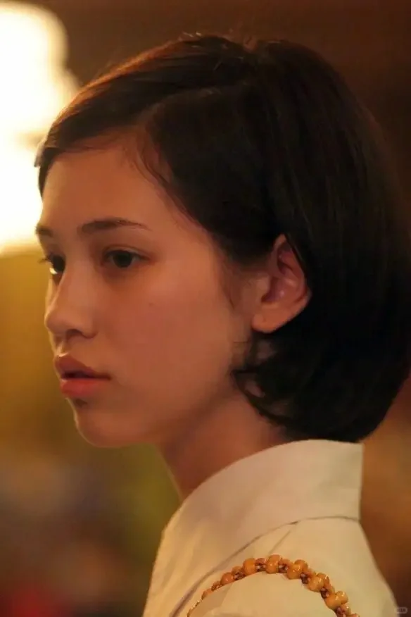 美人都是大眼睛 精致鼻 轮廓清晰