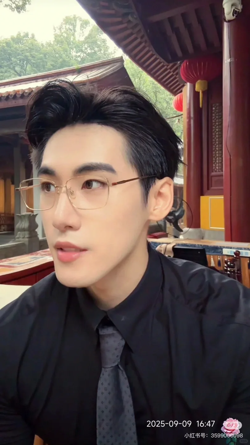 女军事爱好者她的学霸丈夫