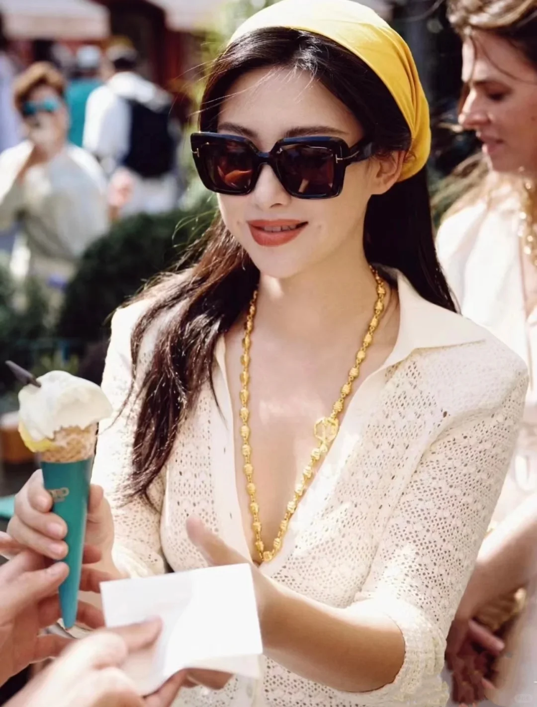 朱珠！就喜欢她这浓郁热烈的美！