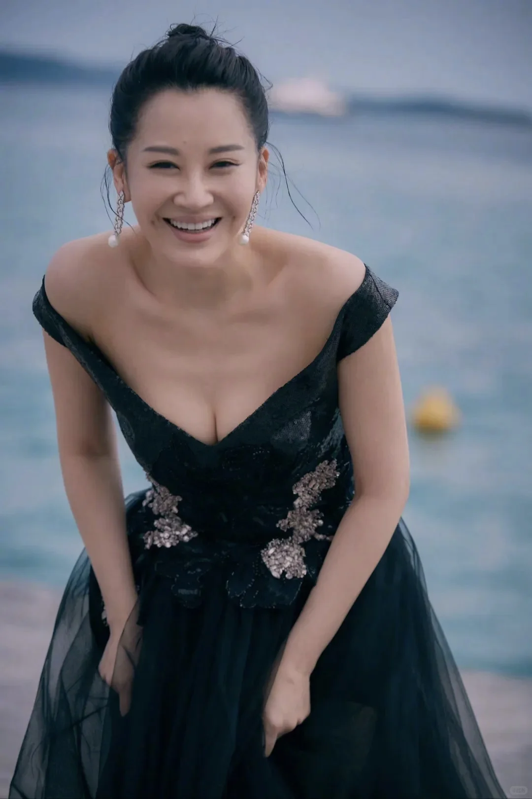 56岁许晴性感写真，太有女人味了!