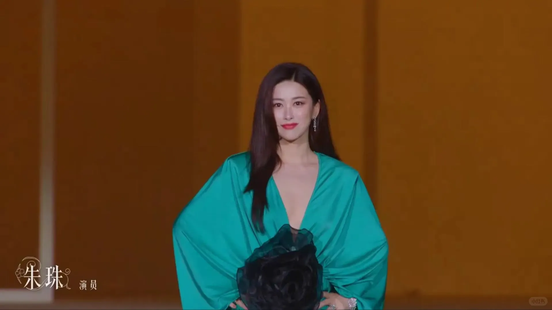 风情万种，活色生香——被40+的她撩到了