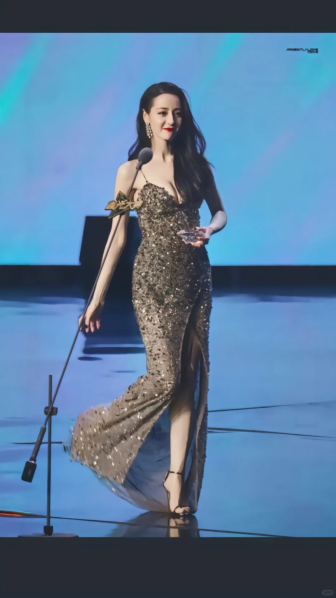 迪丽热巴真的从头美到脚，不愧是尤物之躯😍