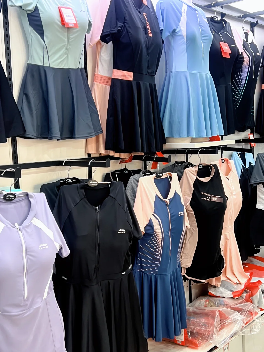 泳衣选到眼花！这家店把大人小孩的款全承包