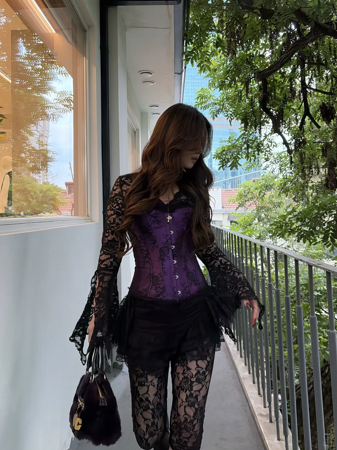 美女和她那50块的鱼骨胸衣