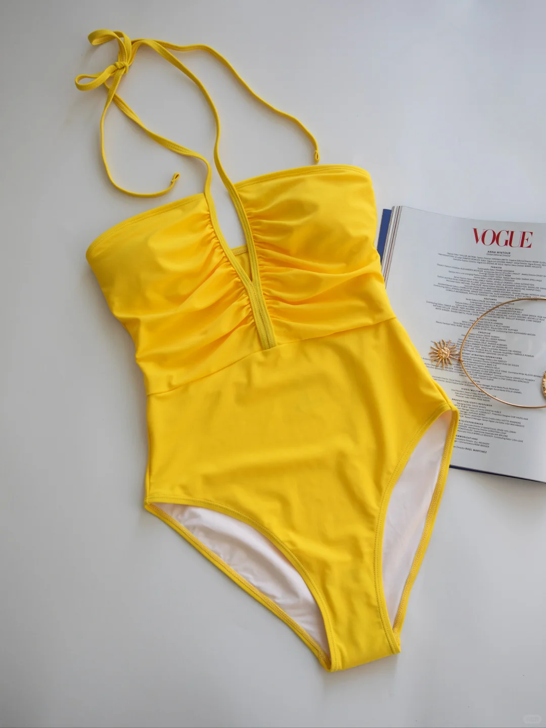 真的有被这一条亮色泳衣惊艳到！