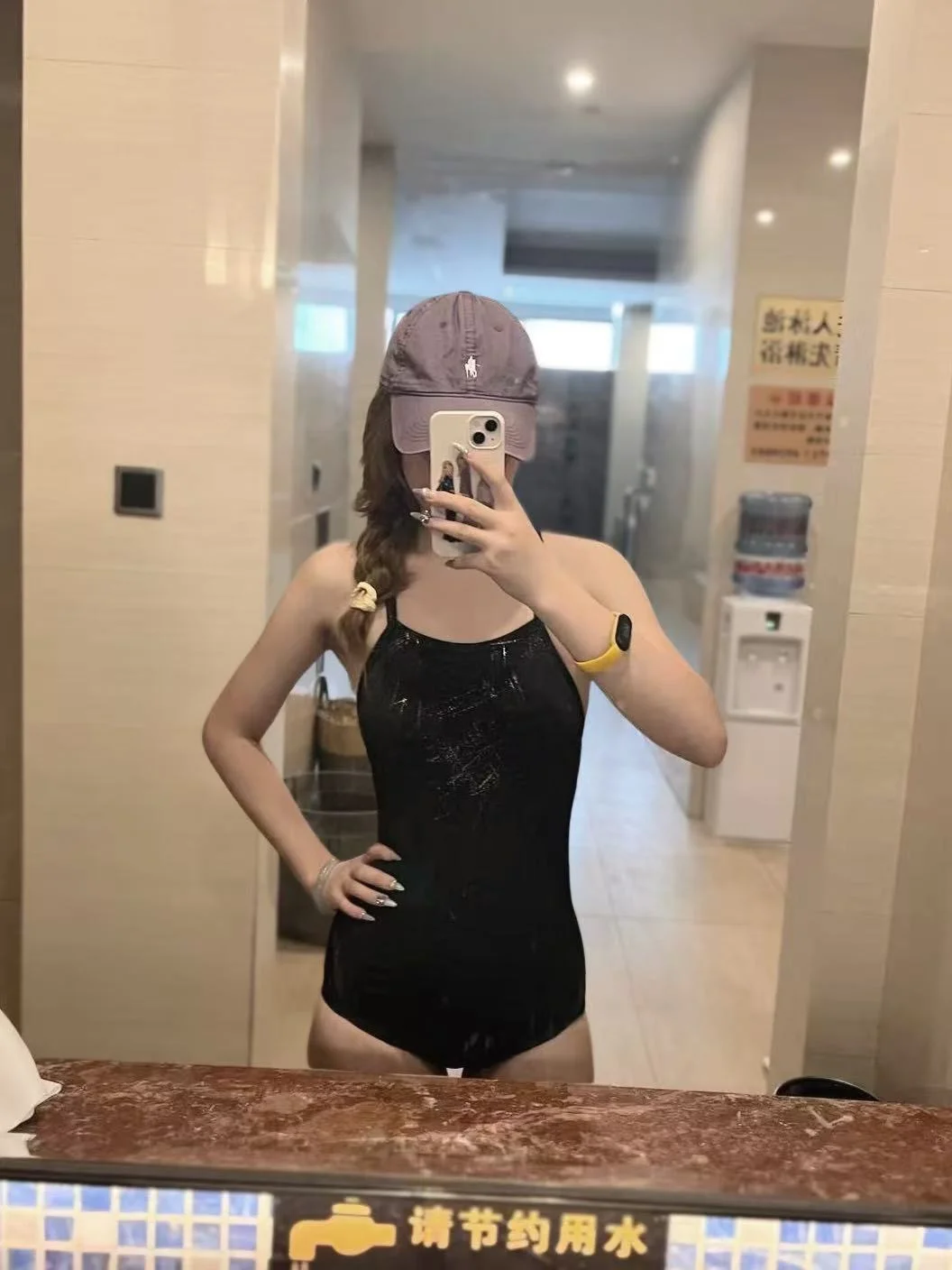 标题：女生学游泳，找对女教练才安心！