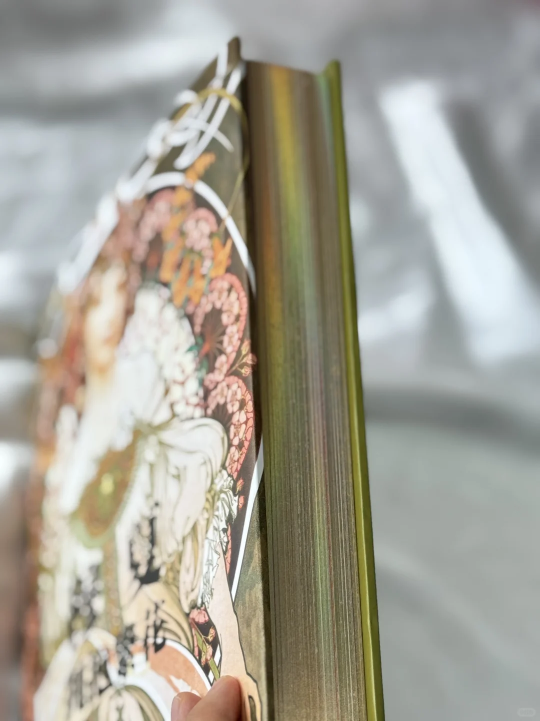 啊啊啊！有谁看了穆夏能忍住不来两笔的