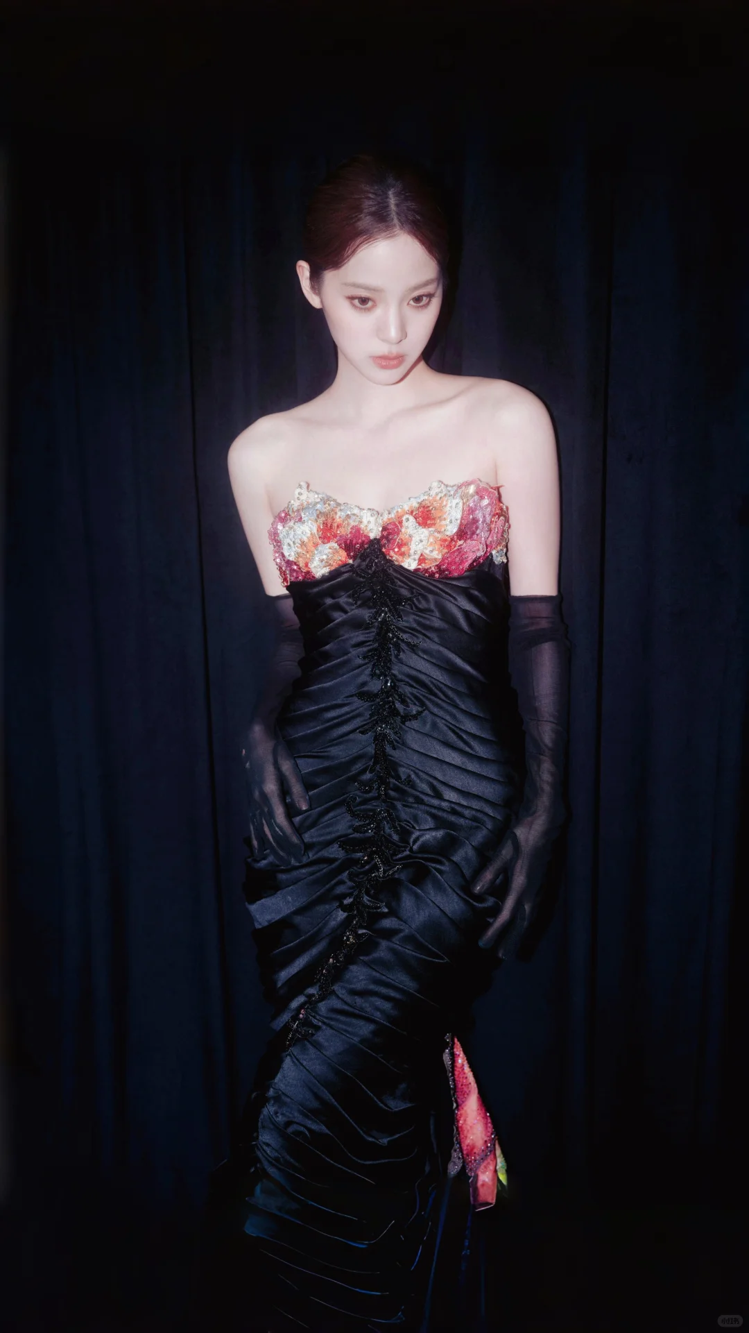 欧阳娜娜妩媚迷人高定系列