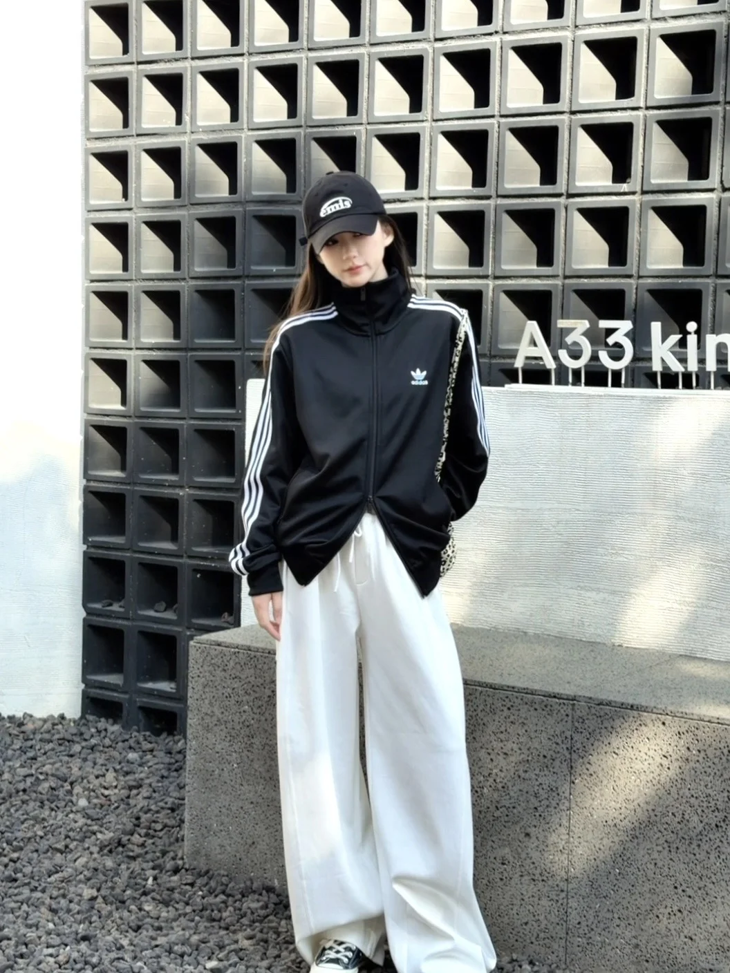 🇰🇷Adidas外套🖤很难不为黑白搭配着迷