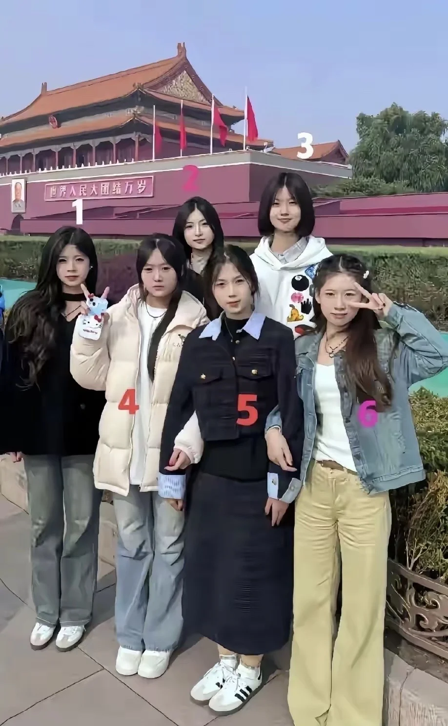 六个美女中有一个已经结婚了，你能认出是哪