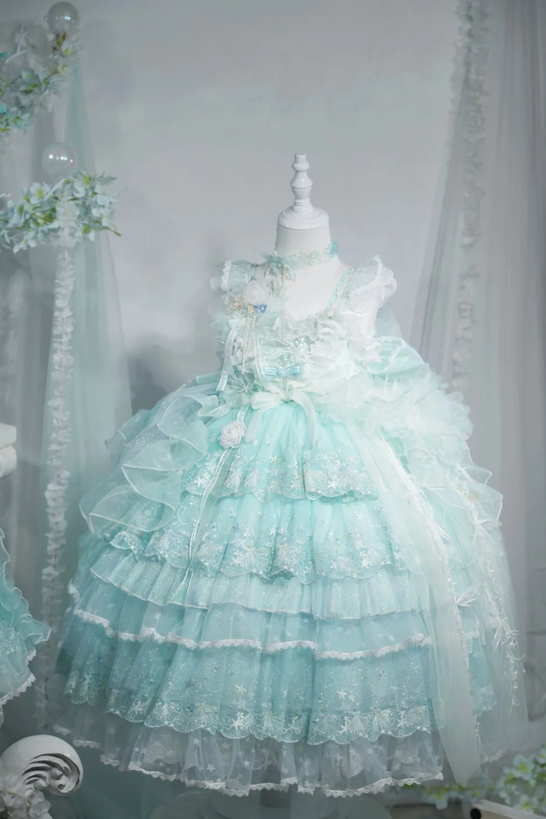 有没有适合这条裙子的生日布置呀！