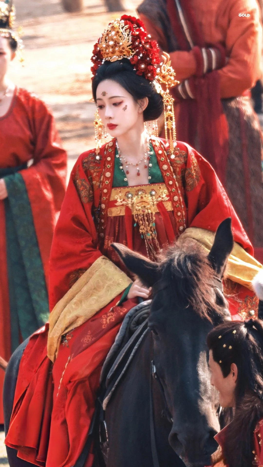 你要写女将军，就不能只写女将军