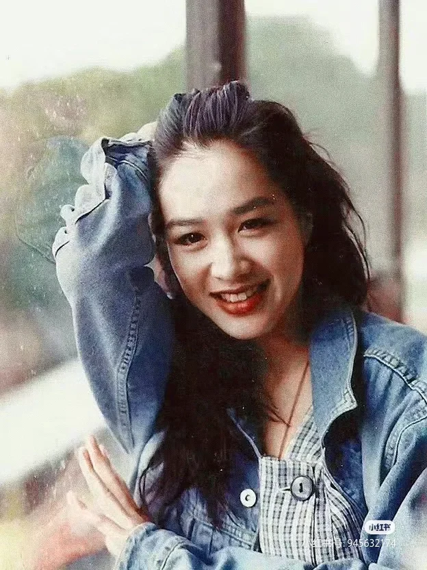 妩媚，风情万种女人味十足，还有什么形容词