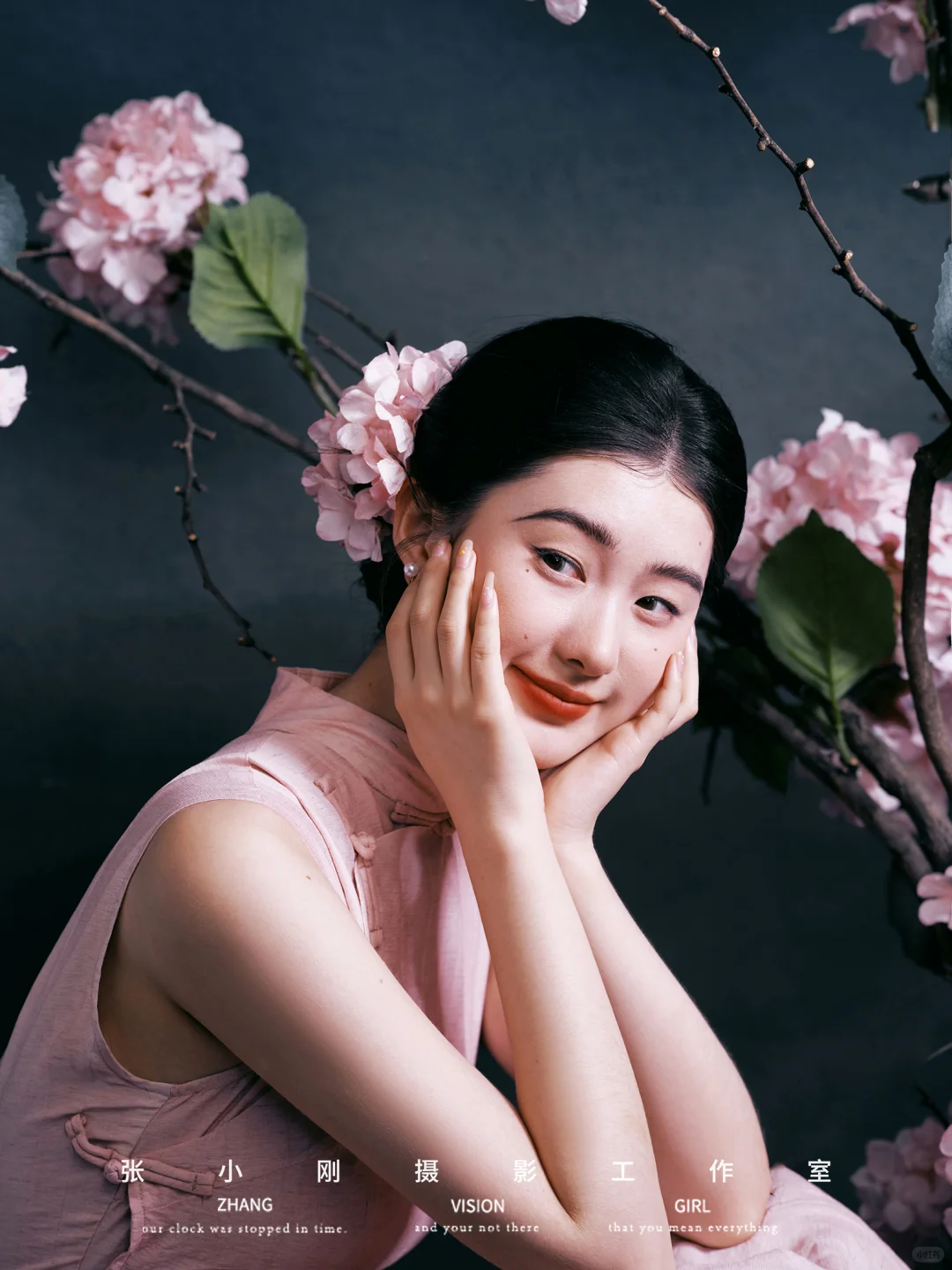 粉色旗袍少女🌸比花还娇艳