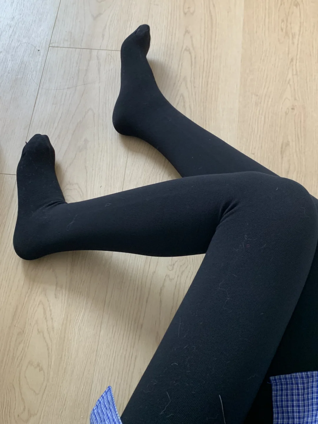 秋冬就喜欢穿这种黑色连裤袜！