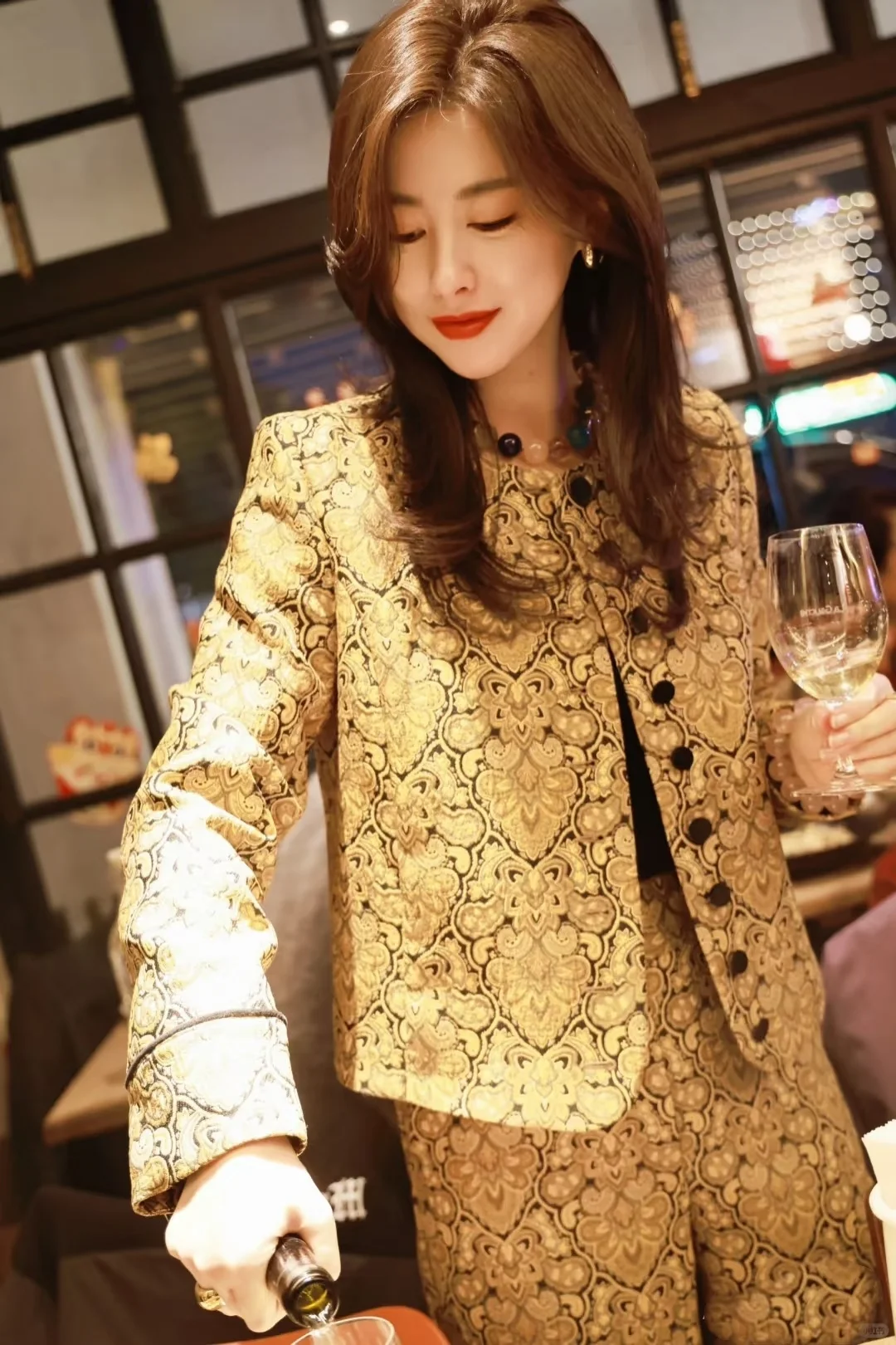 朱珠！就喜欢她这浓郁热烈的美！