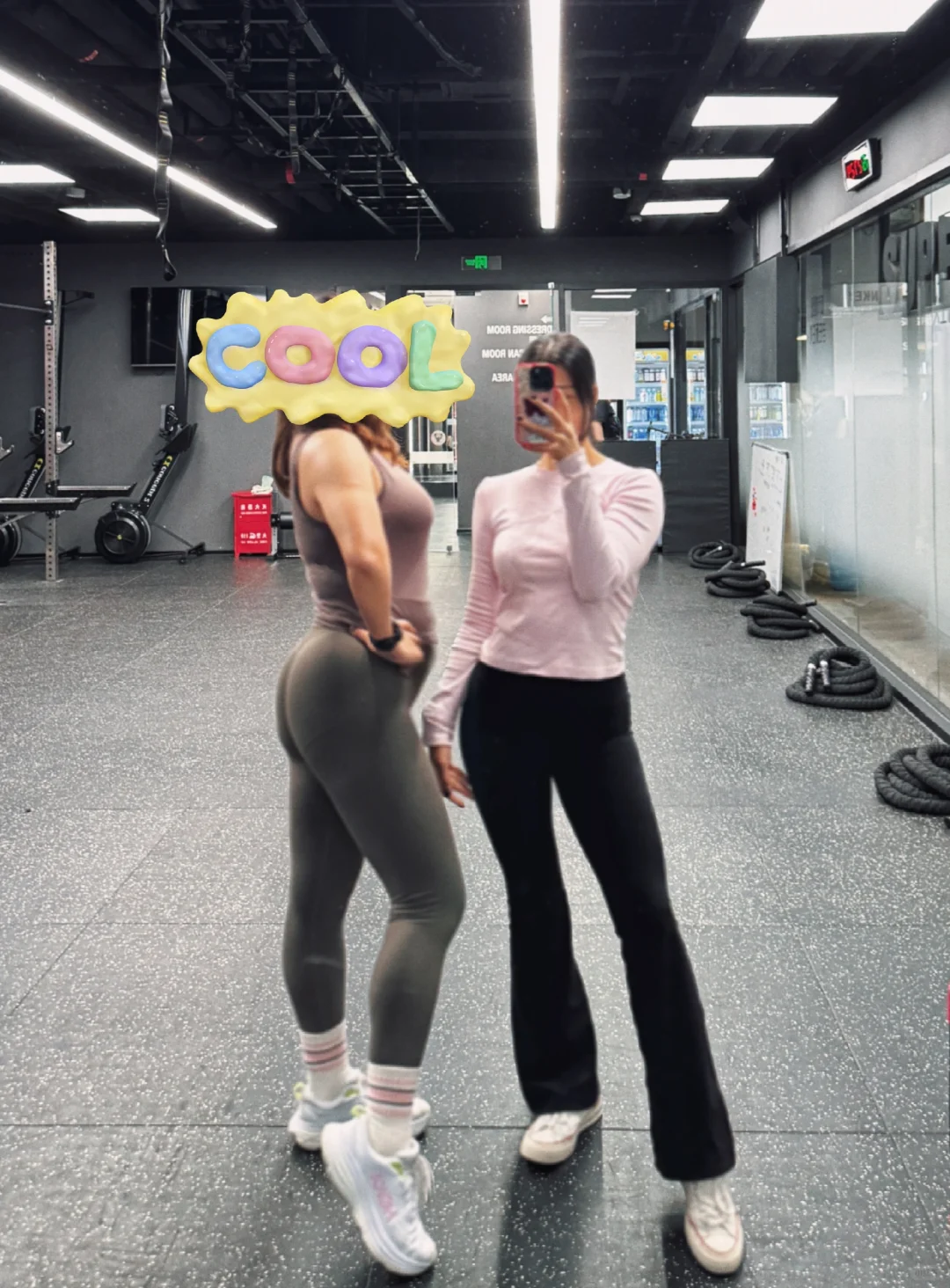 看看我这个大腿有多少瓦 最会拍照女教练