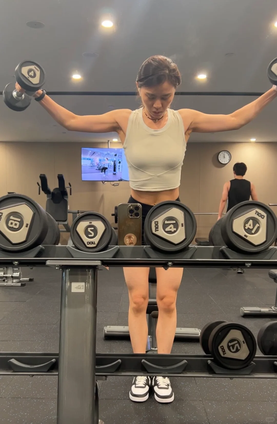 执着于练肌肉的女孩子