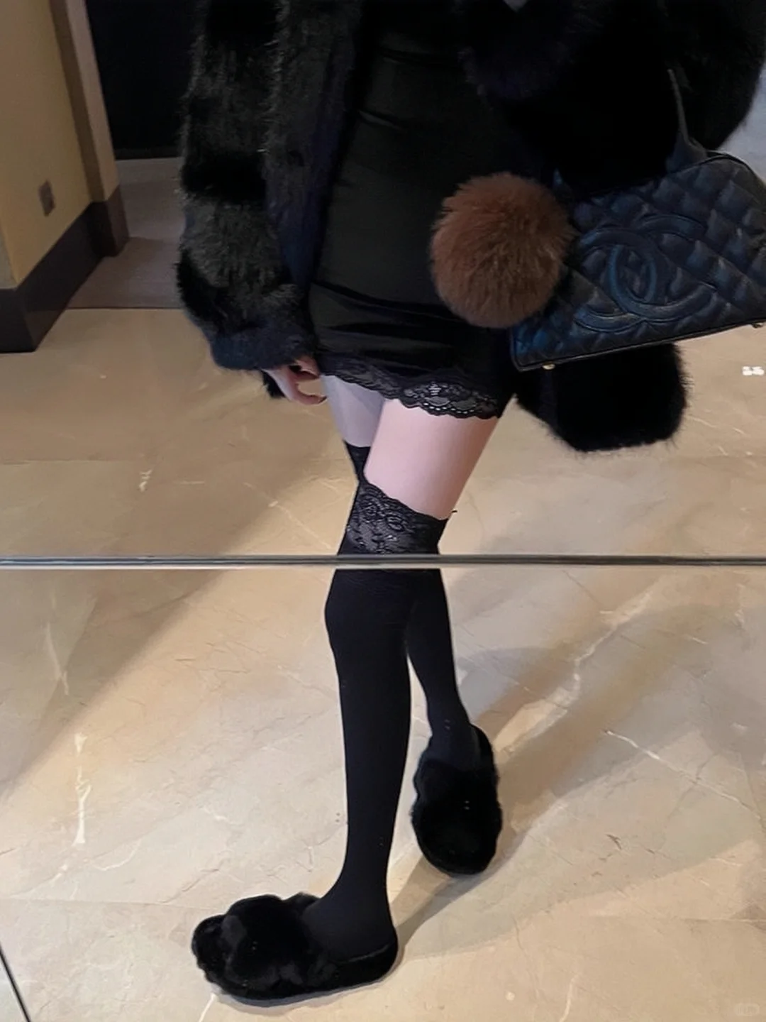 黑蕾丝过膝袜这样搭｜优雅又吸睛