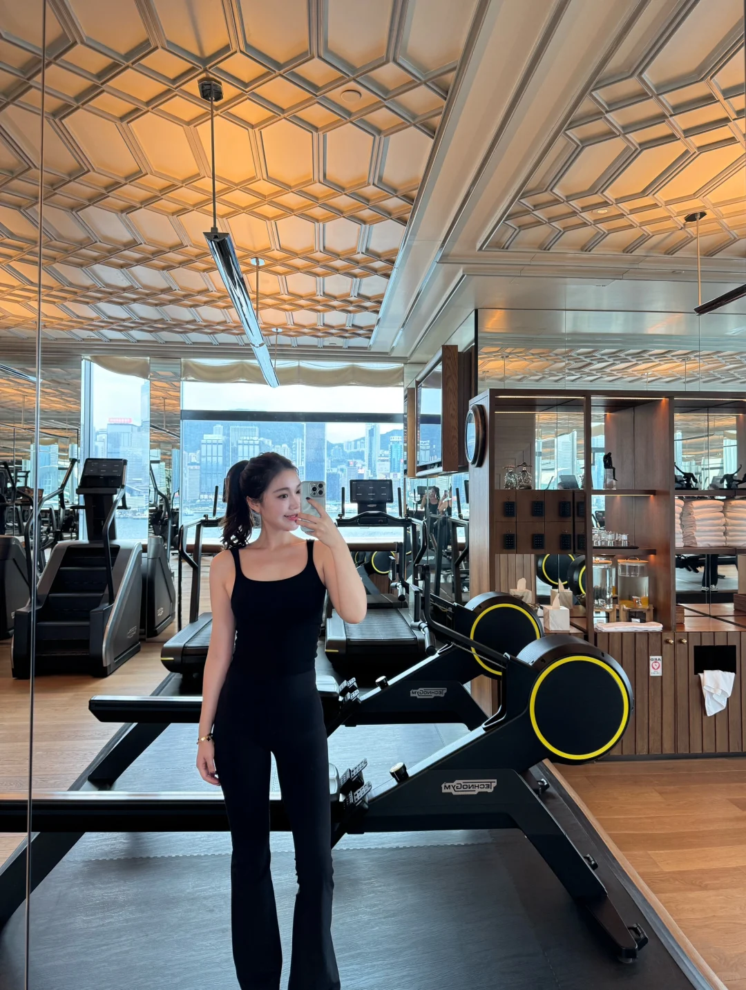 对着维港挥汗如雨，这才是该有的生活💦