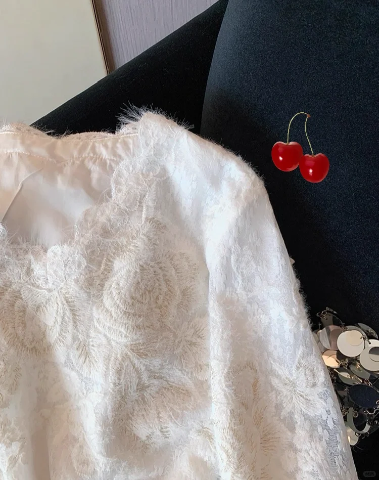 气质风～白色法式蕾丝提花V领打底衫