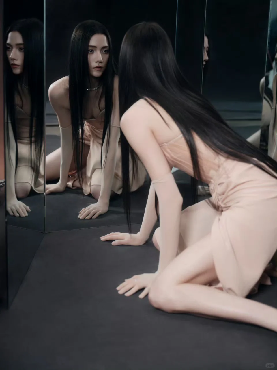 娜然 裸色抹胸魔鬼身材