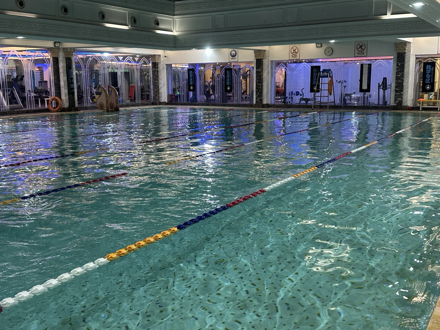 跟着女教练学游泳🏊‍♀️