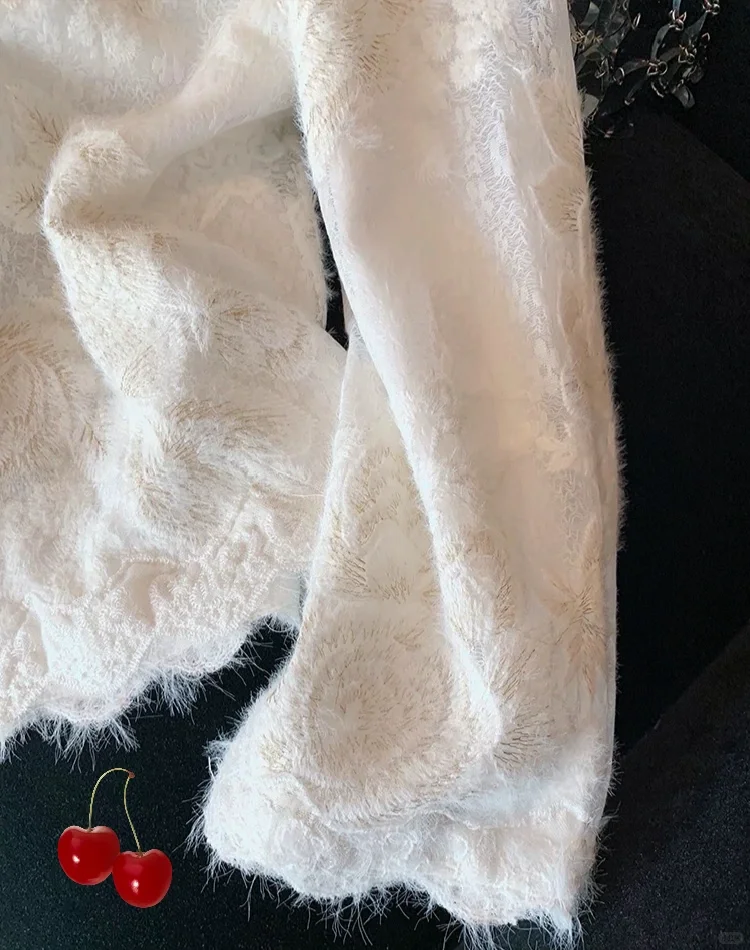 气质风～白色法式蕾丝提花V领打底衫