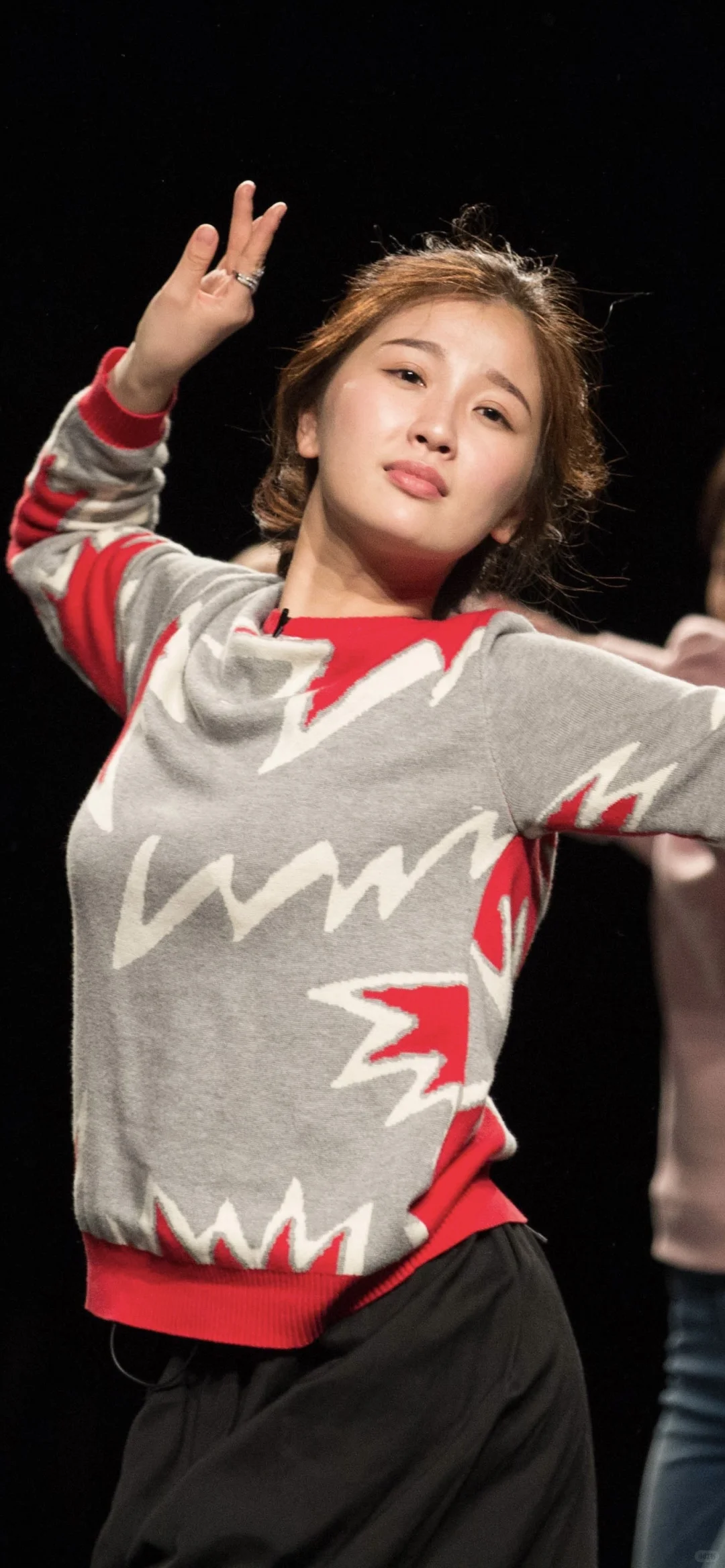 虞书欣早期表演 神情并貌仪态真好 美