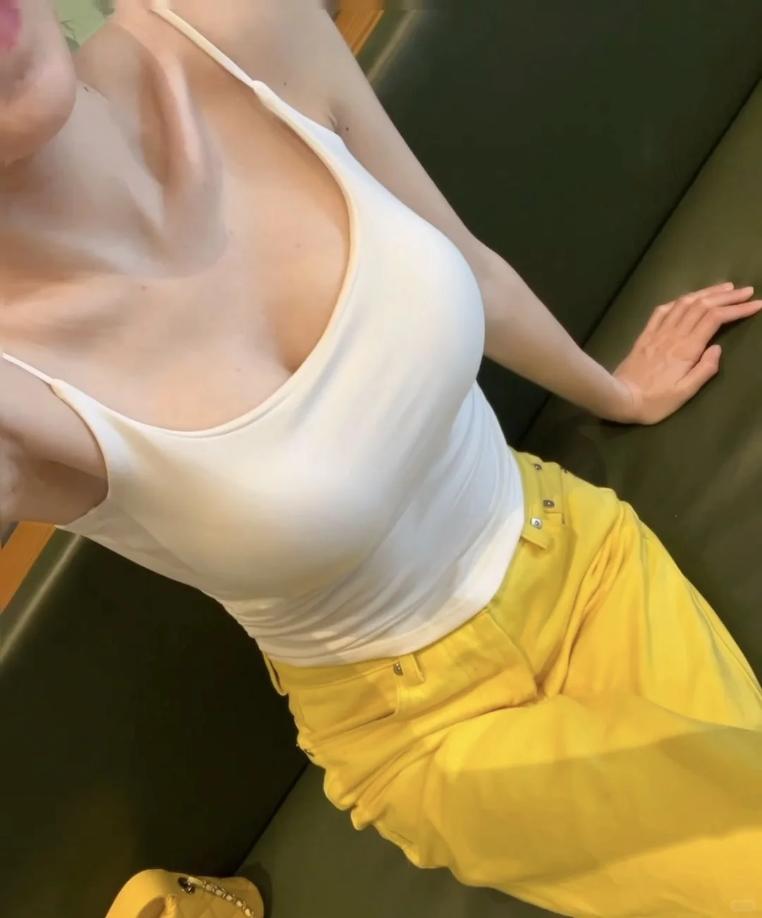 pxx挖到的白色吊带太好穿了