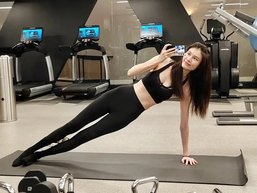 超模何穗（陈伟霆老婆）