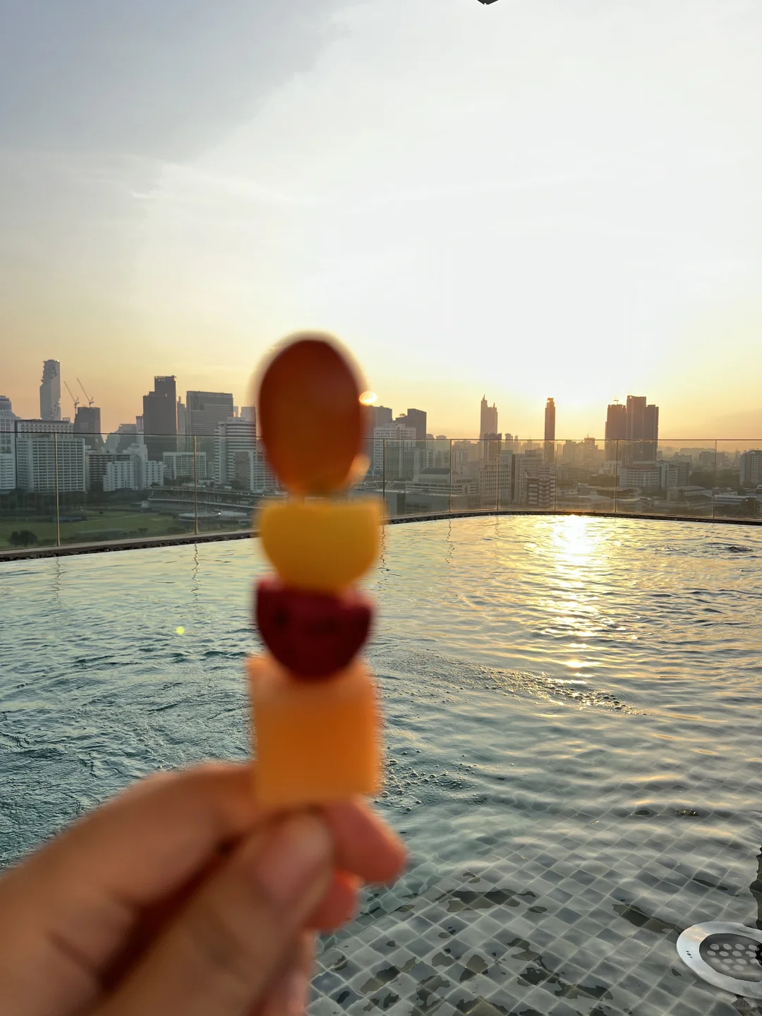 美美的泳池照～💦