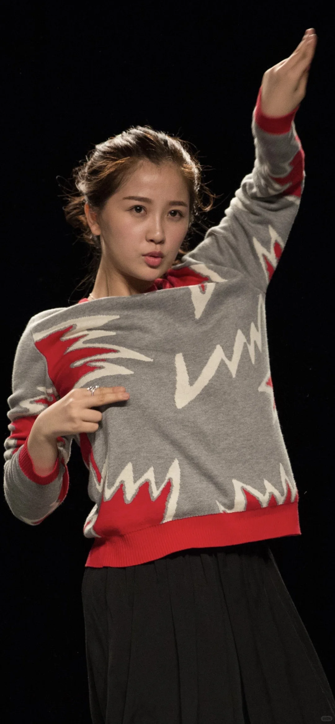 虞书欣早期表演 神情并貌仪态真好 美