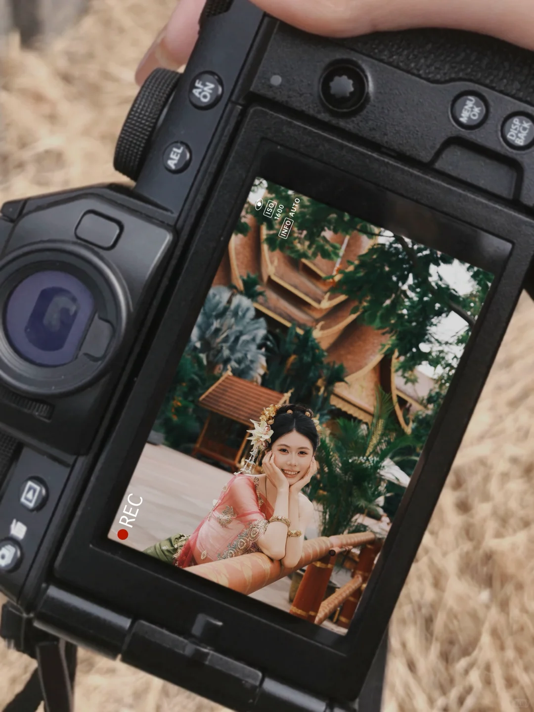 曼听公园的女生：找这个女摄不踩雷