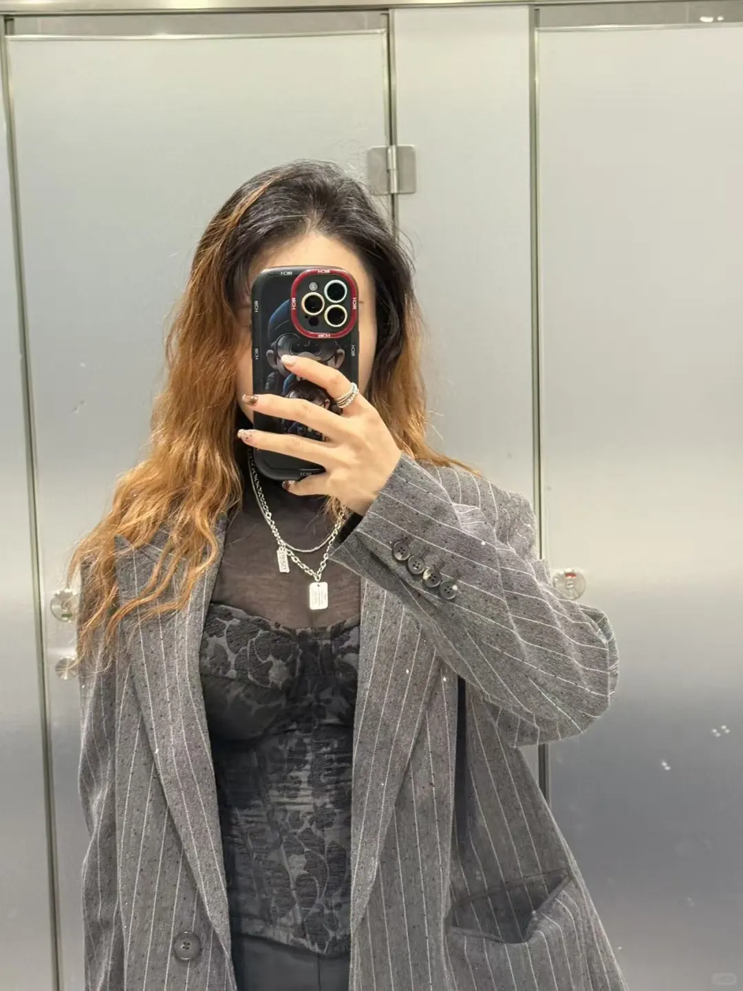 lanyi家黑白两色打底，秋冬也可以穿胸衣