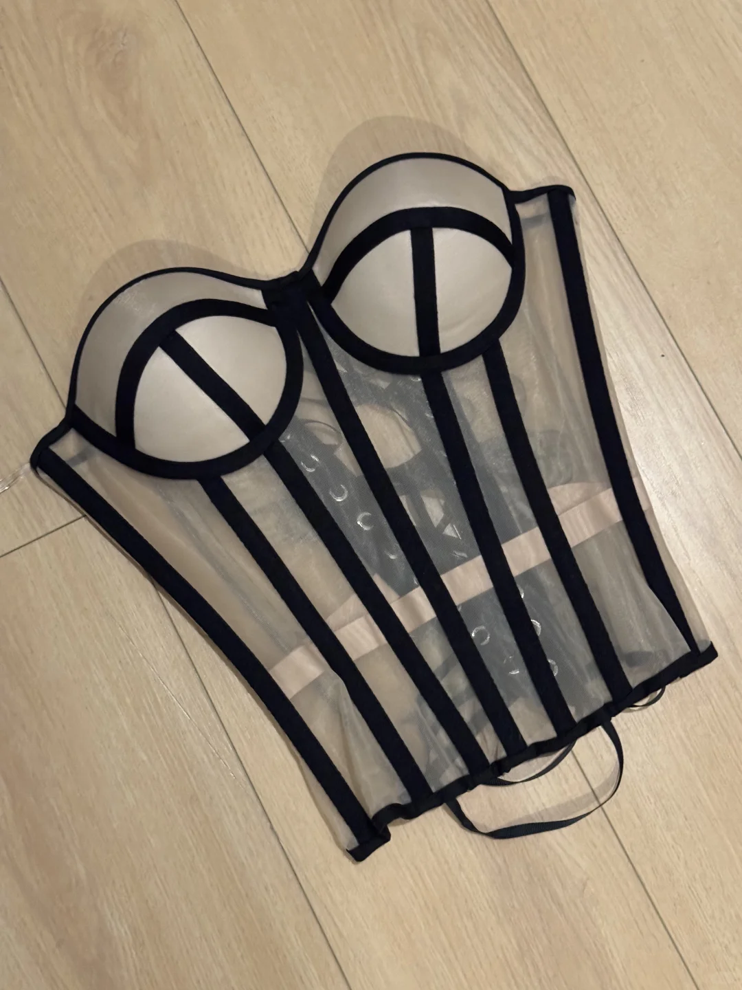 左滑穿上辣妹束身衣