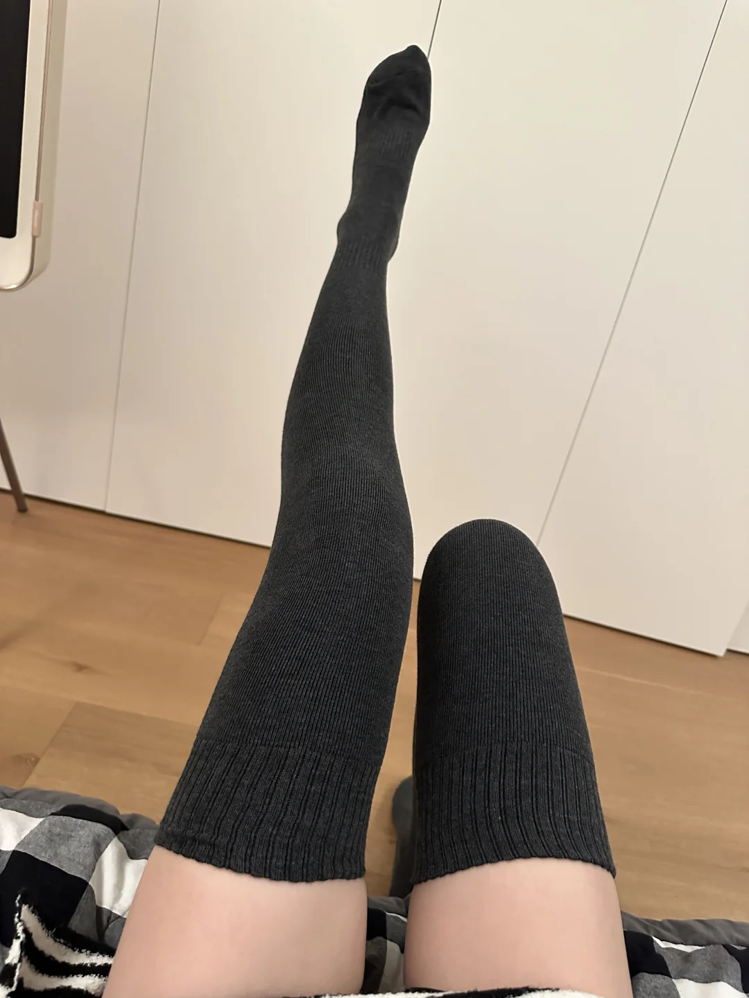 挖到超！好！穿！的！大腿袜！！！