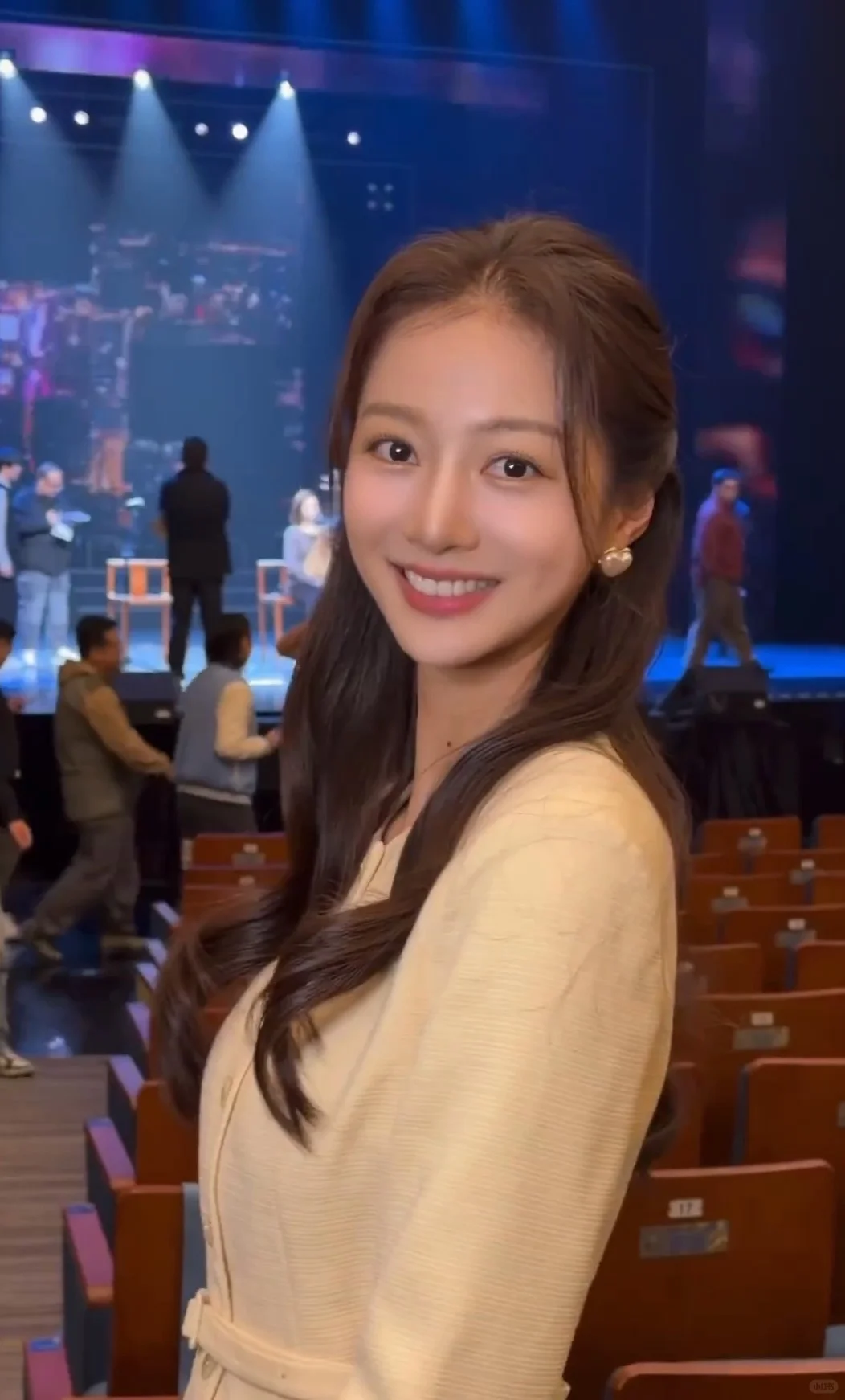 发现明星脸都是，前置镜头，没有后置好看！