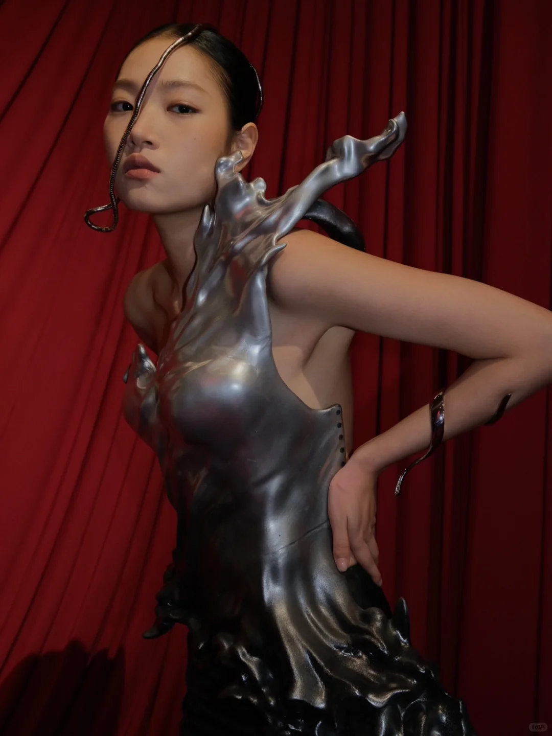 𝐒𝐇𝐔𝐐𝐈 𝐆𝐀𝐈 | 3D打印流动褶皱胸衣