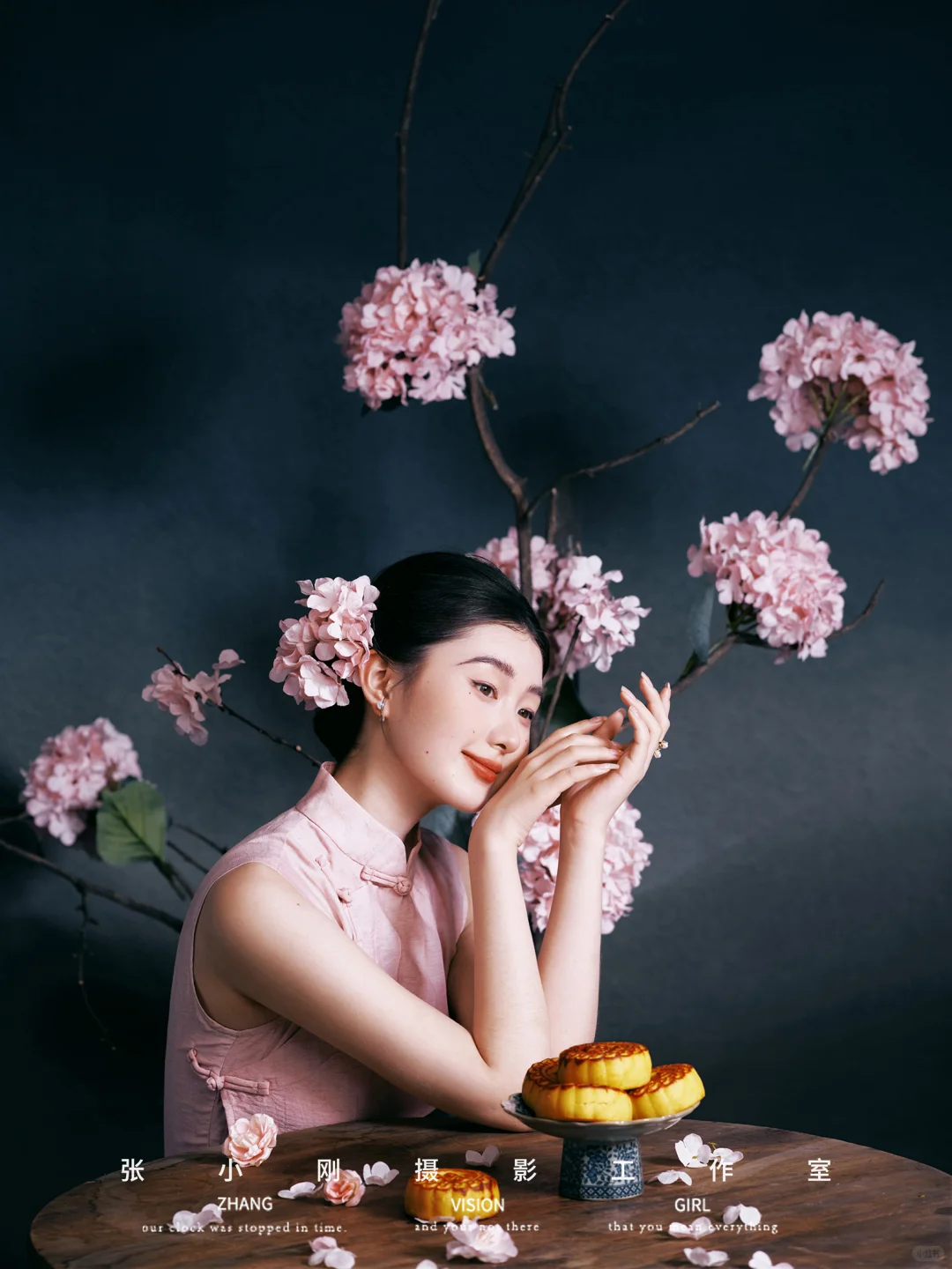 粉色旗袍少女🌸比花还娇艳