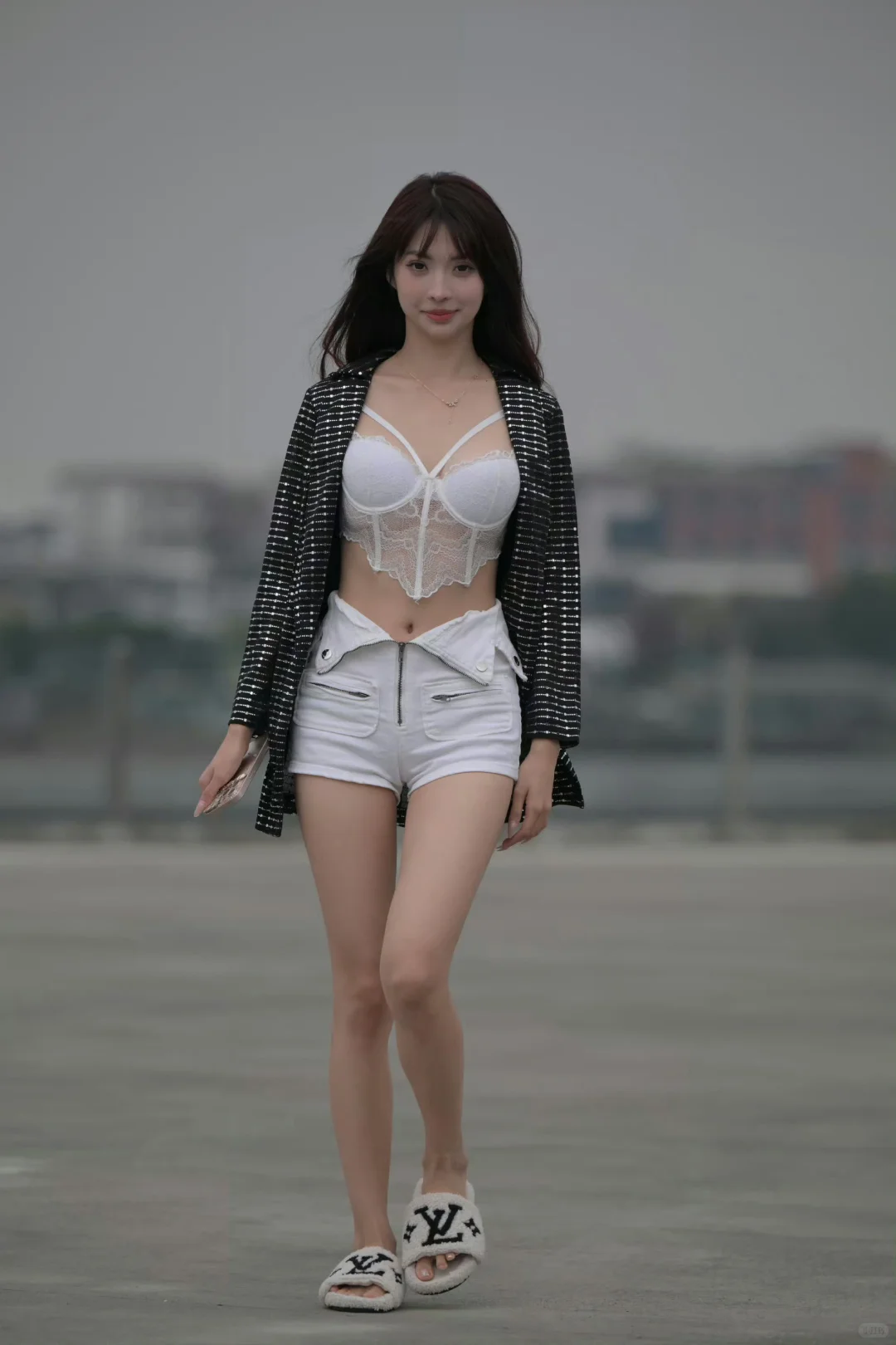 那天我穿过街，穿着亮片裙