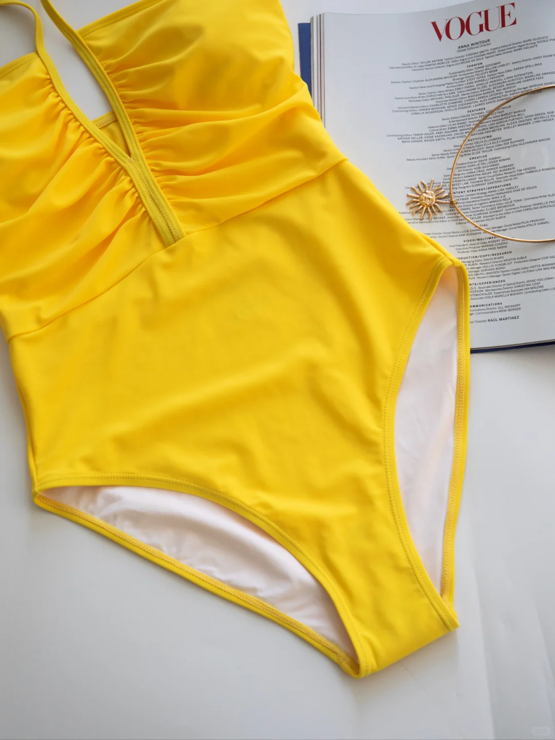 真的有被这一条亮色泳衣惊艳到！