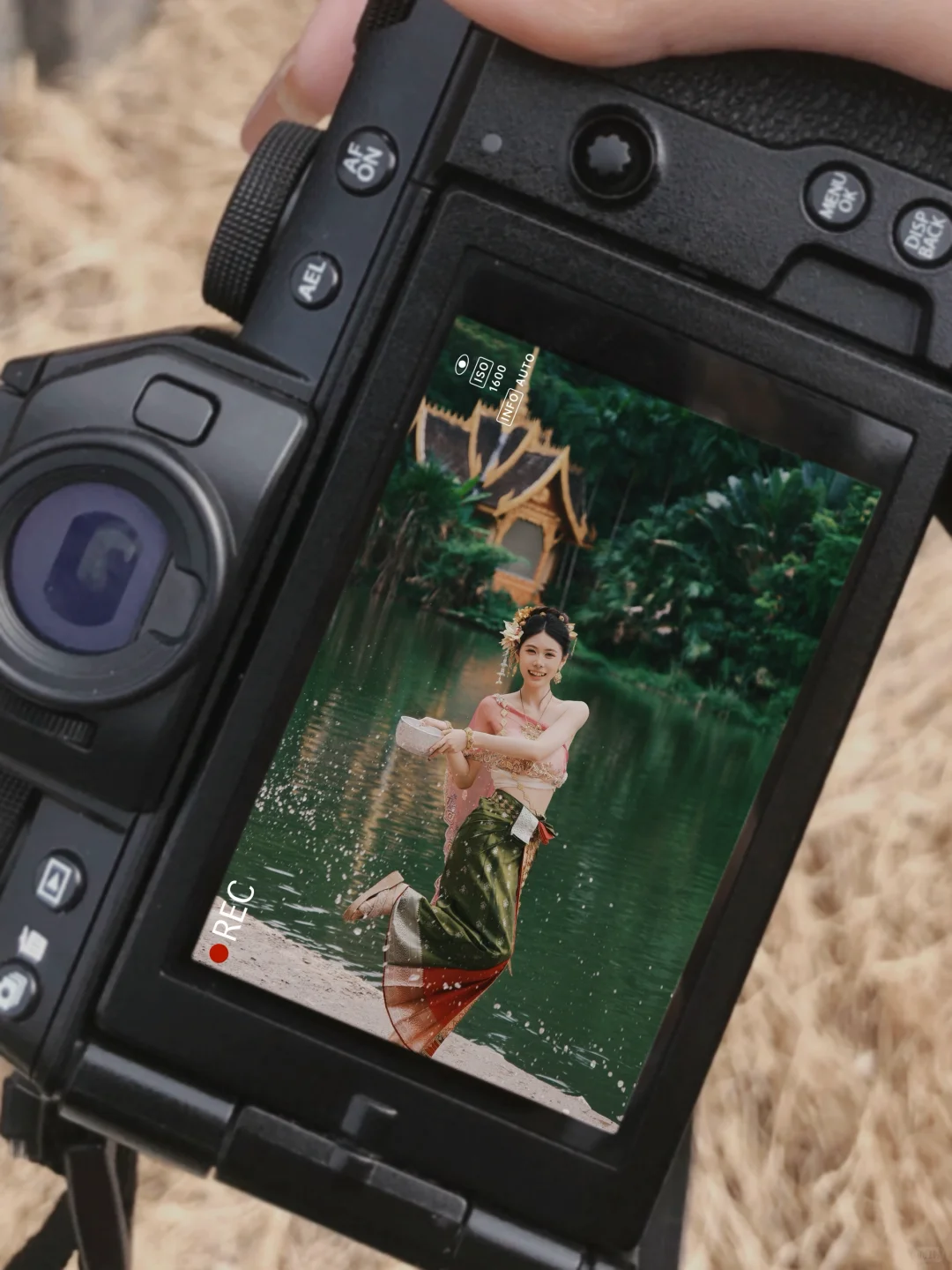 曼听公园的女生：找这个女摄不踩雷